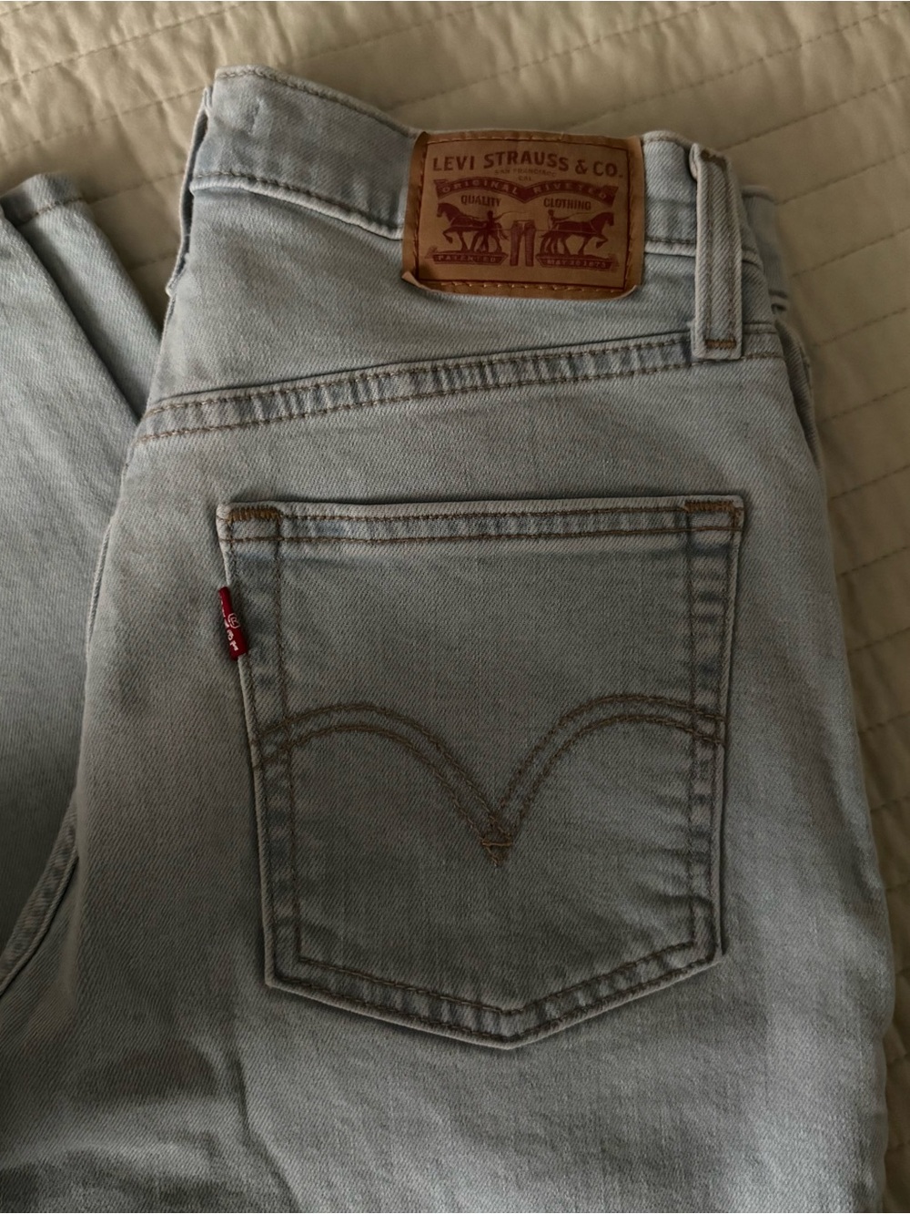 Levi’s vintage inspired tapered jeans, light wash - Picture 3 of 4